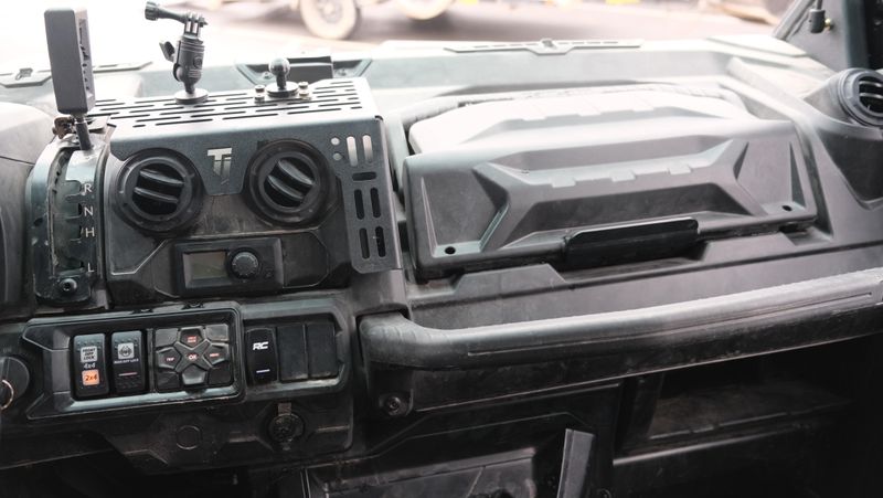 USED 2025 CAN-AM DEF MAX LTD 65 HD10 Image 17