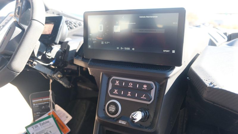 NEW 2026 CAN-AM MAVERICK X3 MAX X DS TURBO RR SMARTSHOX WITH 1025 INCH TOUCHSCREEN Image 13