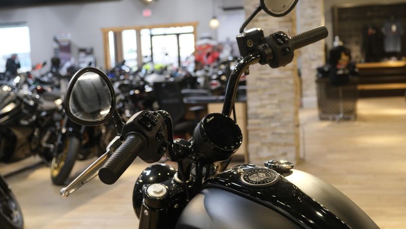 USED 2022 INDIAN MOTORCYCLE CHIEF BOBBER DARK HORSE BLACK SMOKE 49ST DARK HORSE Image 7