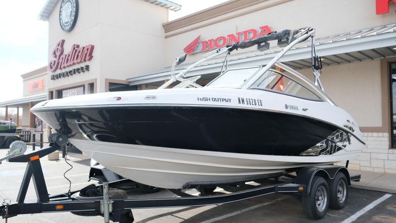 USED 2009 YAMAHA 212X Image 3