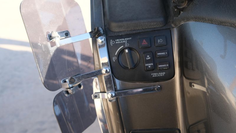 USED 2010 HONDA GOLD WING WITH AUDIO  COMFORT Image 9