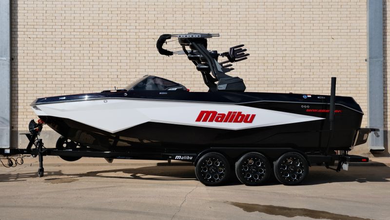 2025 MALIBU WAKESETTER 25 LSV  in a RED-BLACK-WHITE exterior color. Family PowerSports (877) 886-1997 familypowersports.com 