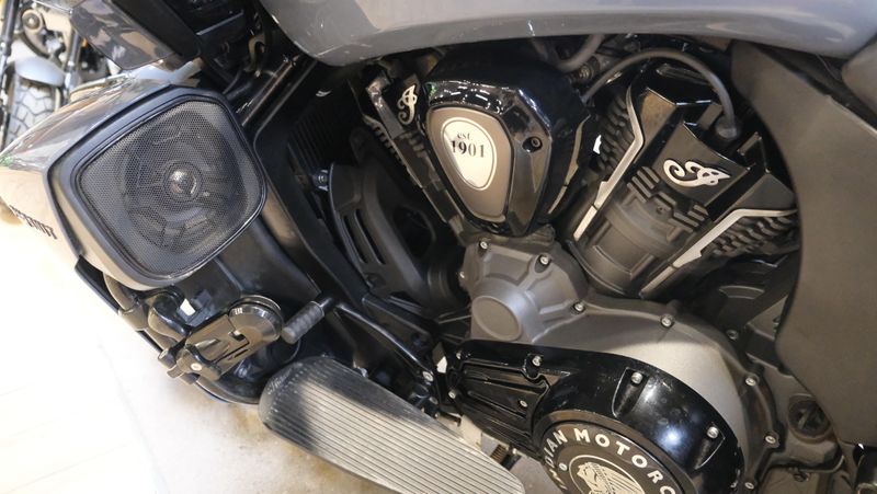 USED 2023 INDIAN MOTORCYCLE PURSUIT DARK HORSE PREM STEALTH GRAY Image 11