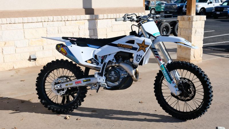 NEW 2026 HUSQVARNA FC 250 FACTORY EDITION Image 2