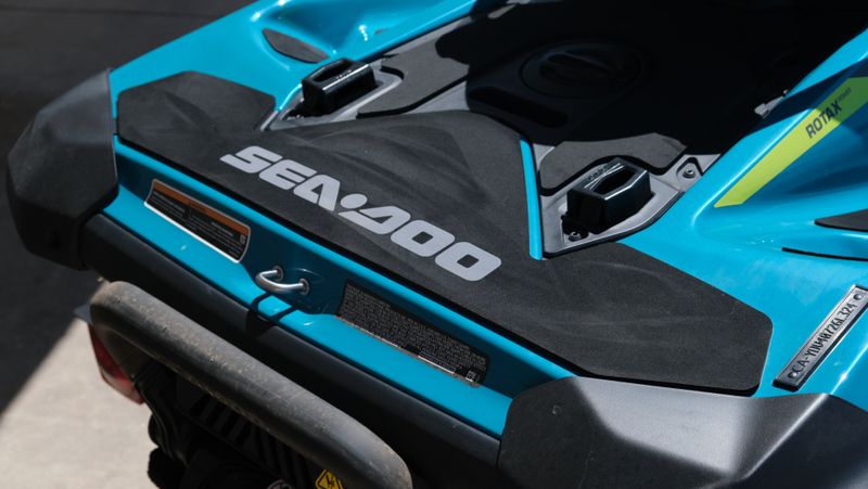 2024 SEADOO GTI SE 170 WITH SOUND SYSTEM IDF TEAL BLUE AND MANTA GREEN Image 9