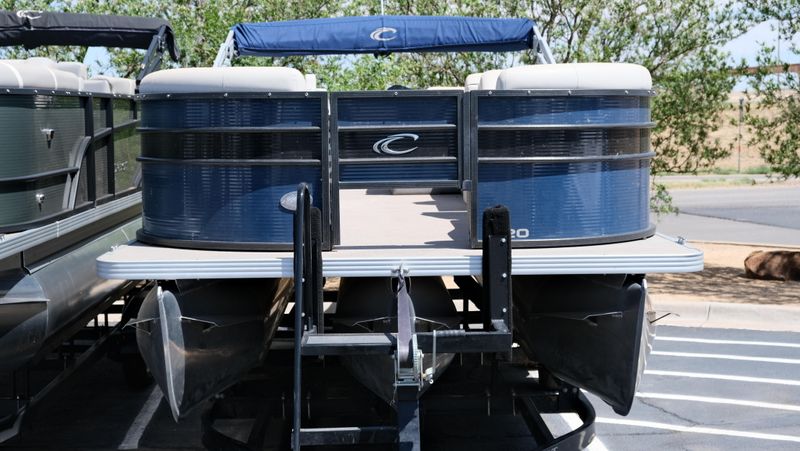 USED 2021 CREST CLASSIC FISH 220 Image 8