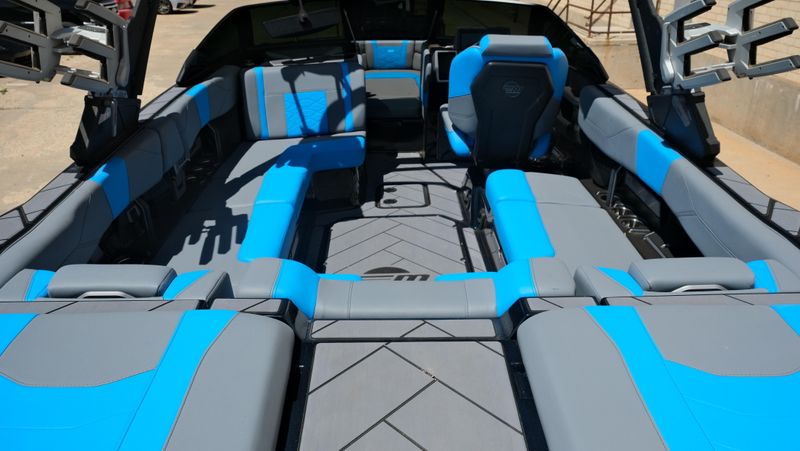 USED 2024 MALIBU WAKESETTER 23LSV Image 13