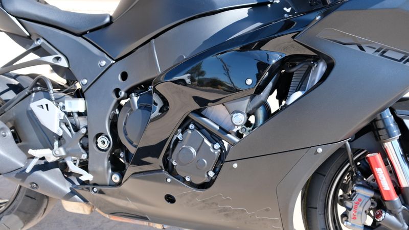 USED 2025 KAWASAKI NINJA ZX10R METAL FLAT SPARK BLACK AND EBONY  in a METAL FLAT SPARK BLACK AND EBONY exterior color. Family PowerSports (877) 886-1997 familypowersports.com