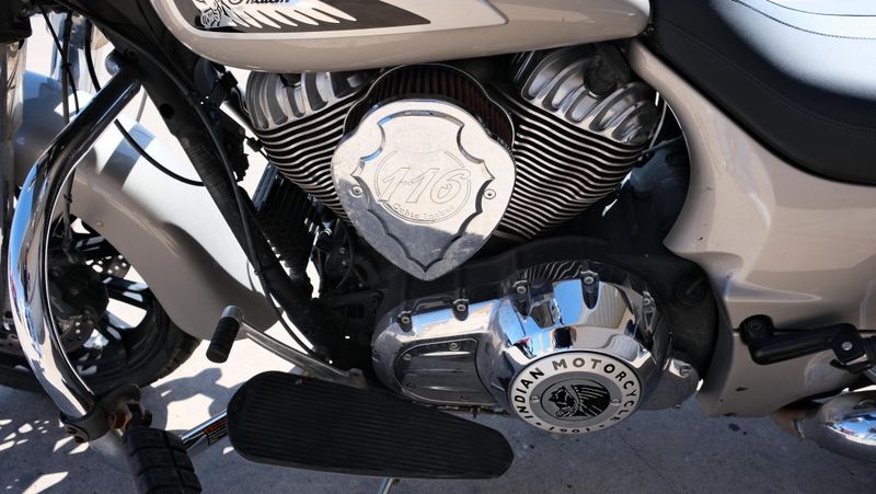 USED 2022 INDIAN MOTORCYCLE CHIEFTAIN LIMITED SILVER QUARTZ MTLC 49ST Image 13