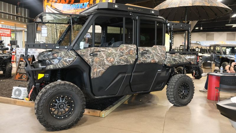 NEW 2025 CAN-AM DEFENDER MAX LIMITED CAB HD10 Image 1