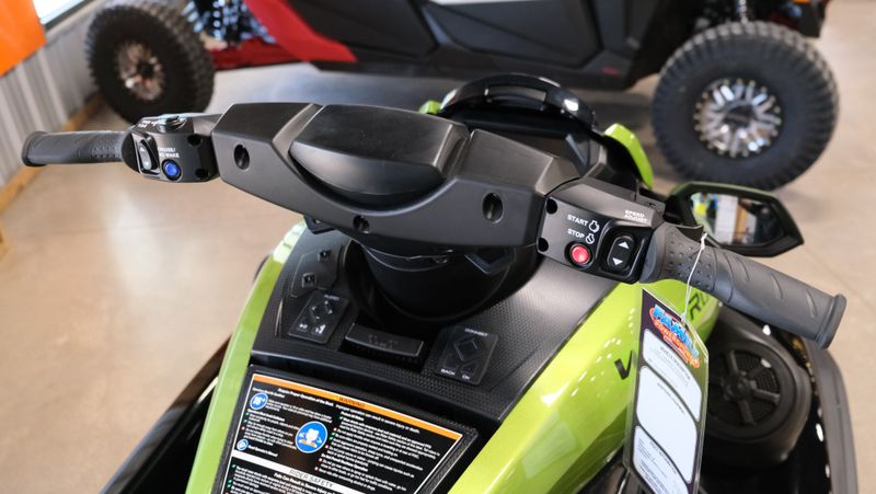2024 Yamaha FX CRUISER SVHO WITH AUDIO BLACK AND ACID GREEN Image 8