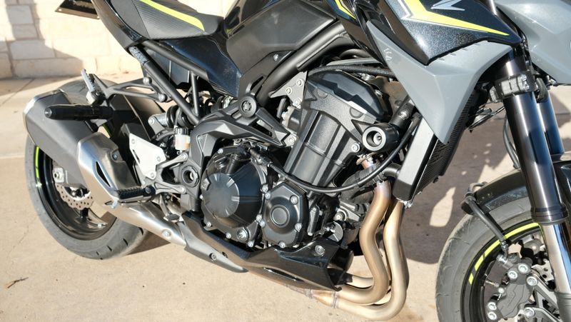 USED 2024 KAWASAKI Z900 ABS Image 16