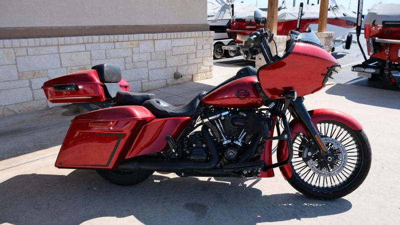 USED 2018 HARLEY ROAD GLIDE SPECIAL Image 2