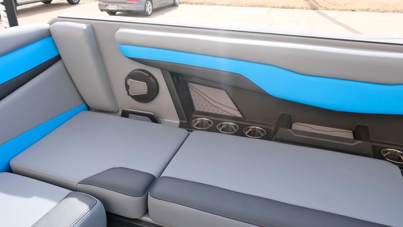 NEW 2026 AXIS T235 Image 26