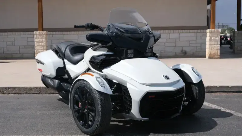 2025 Can-Am SPYDER F3T PEARL WHITEImage 1