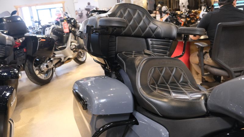 USED 2023 INDIAN MOTORCYCLE PURSUIT DARK HORSE PREM STEALTH GRAY Image 17