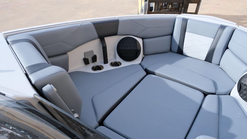 NEW 2026 MALIBU 23 LSV Image 29