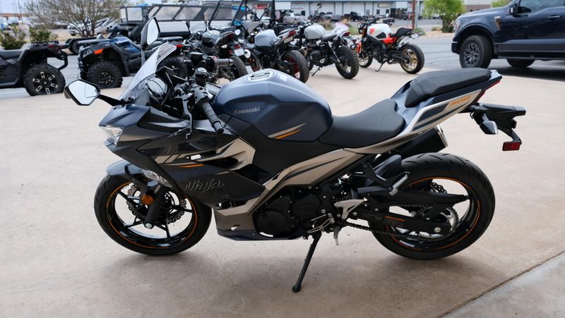 USED 2023 KAWASAKI NINJA 400 ABS Image 6