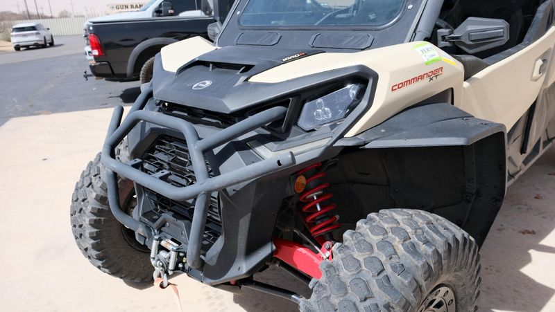 2024 Can-Am COMMANDER MAX XT-P 1000R DESERT TAN & CARBON BLACKImage 10