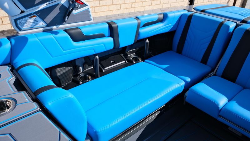 NEW 2026 MALIBU 25 LSV Image 8