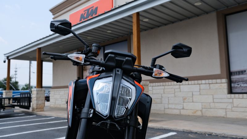 2022 KTM Duke 890 RImage 2