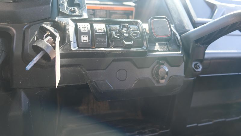 USED 2022 CAN-AM SSV DEFENDER MAX XT HD10 GY 22 Image 10