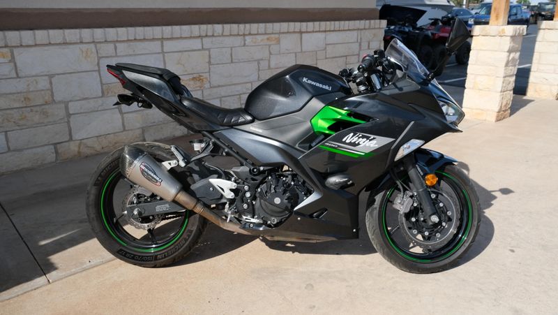 USED 2023 KAWASAKI NINJA 400 ABS Image 2