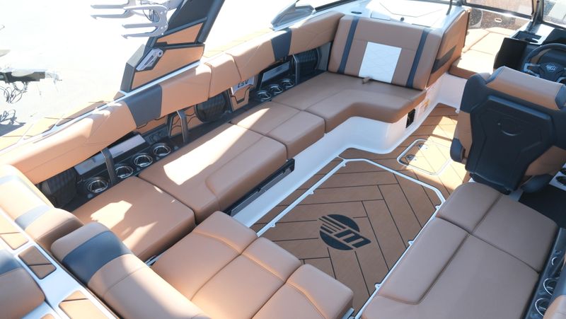 NEW 2026 MALIBU 23 LSV Image 22