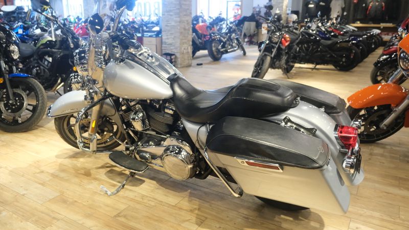 USED 2019 HARLEY ROAD KING BASE Image 3
