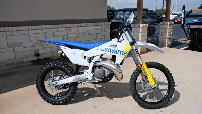 NEW 2027 HUSQVARNA TX 300 HERITAGE BT Image 2