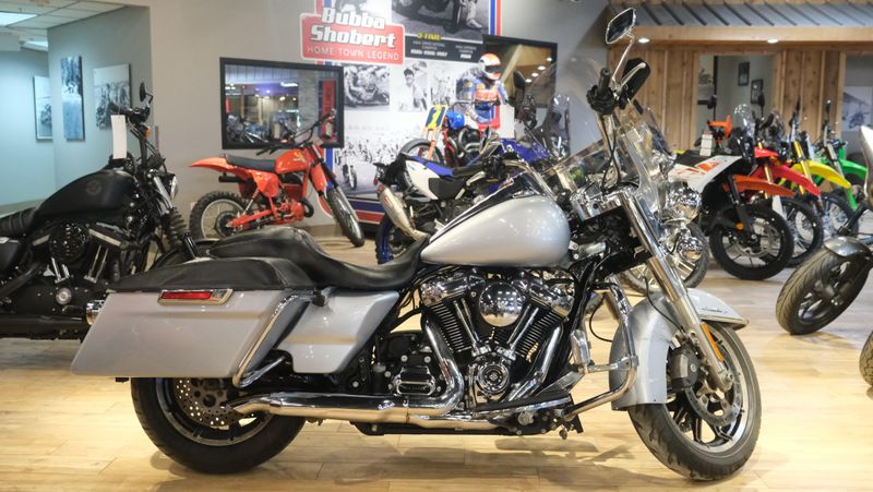 USED 2019 HARLEY ROAD KING BASE Image 2