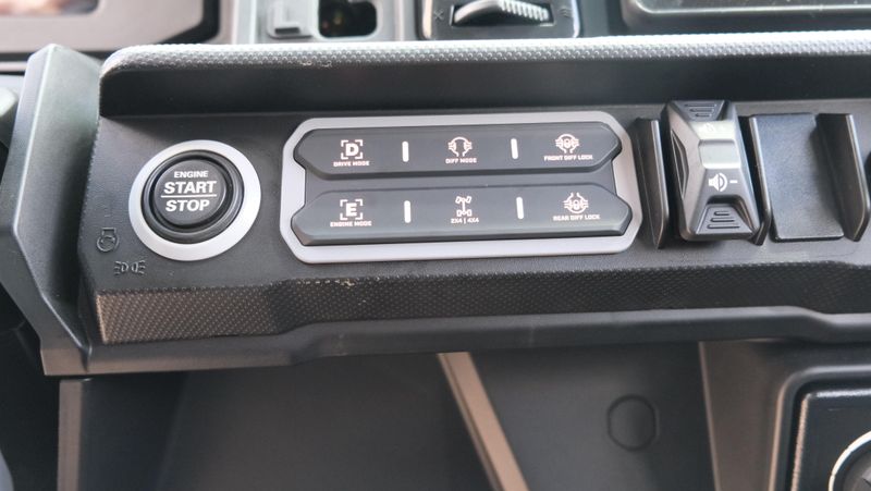 NEW 2026 CAN-AM DEFENDER MAX LIMITED CAB HD11 Image 26