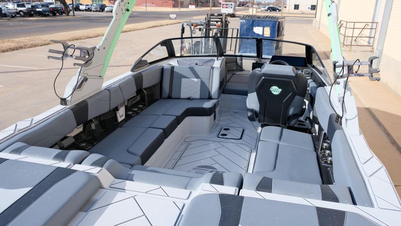 NEW 2026 MALIBU 23 LSV Image 16