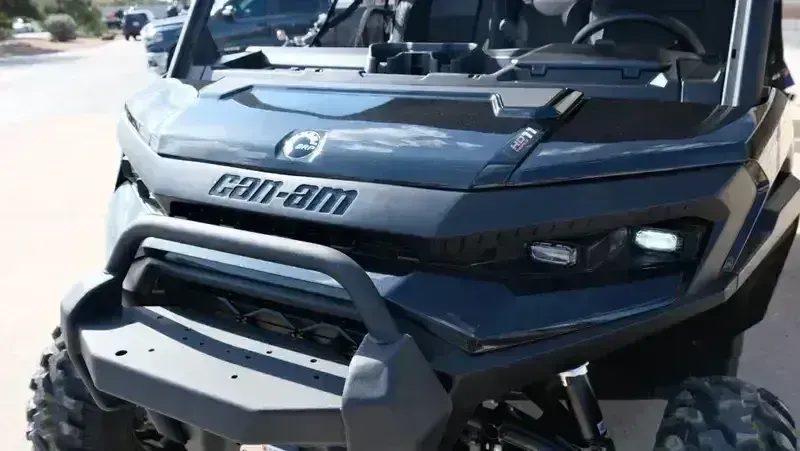 NEW 2026 CAN-AM DEFENDER MAX XT HD11 WITH 1025 INCH TOUCHSCREEN Image 6