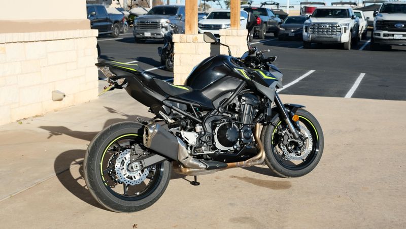 USED 2024 KAWASAKI Z900 ABS Image 3