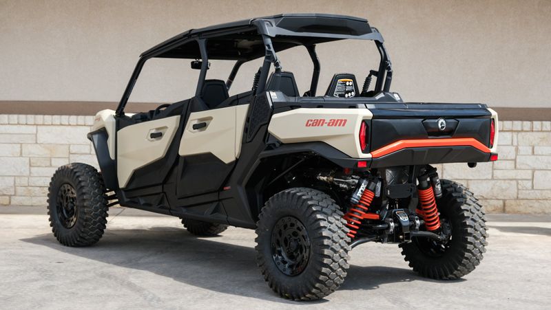 2024 Can-Am COMMANDER MAX XTP 1000R DESERT TAN AND CARBON BLACKImage 6