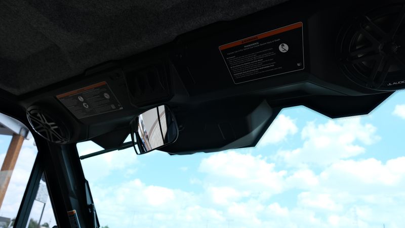 NEW 2026 CAN-AM DEFENDER MAX LIMITED CAB HD11 Image 13