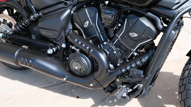 NEW 2025 INDIAN MOTORCYCLE SCOUT BOBBER LIMITED BLACK METALLIC Image 11