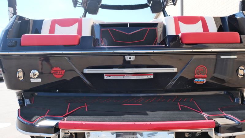 2025 MALIBU WAKESETTER 25 LSV  in a RED-BLACK-WHITE exterior color. Family PowerSports (877) 886-1997 familypowersports.com 
