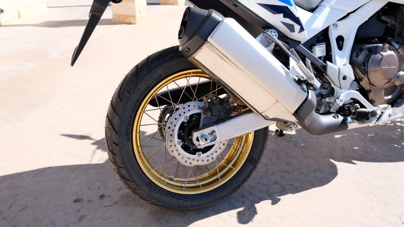 NEW 2025 HONDA AFRICA TWIN ADVENTURE SPORTS ES DCT Image 13