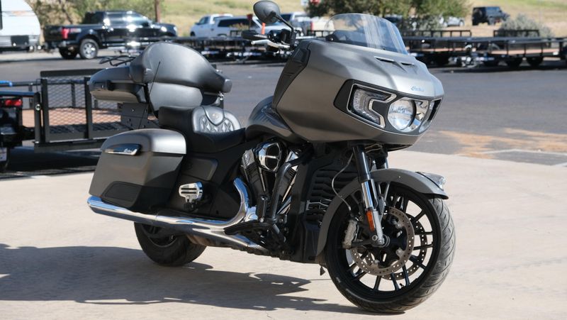 USED 2021 INDIAN MOTORCYCLE CHALLENGER Image 1