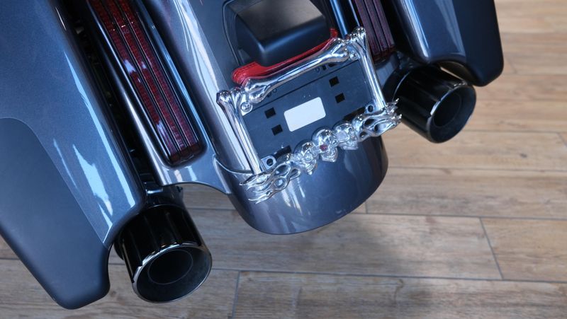 USED 2018 HARLEY STREET GLIDE CVO STREET GLIDE Image 10