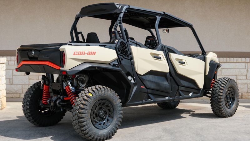 2024 Can-Am COMMANDER MAX XTP 1000R DESERT TAN AND CARBON BLACKImage 3