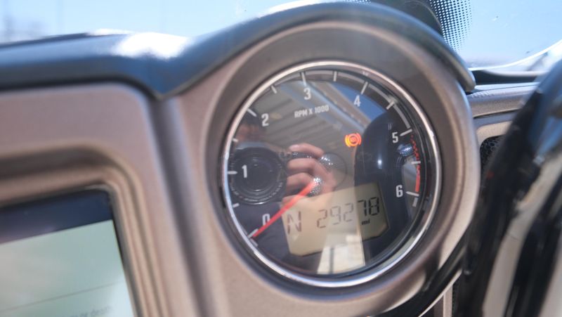 USED 2019 INDIAN MOTORCYCLE CHIEFTAIN DARK HORSE BRONZE SMOKE Image 15