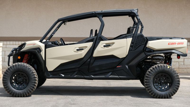 2024 Can-Am COMMANDER MAX XTP 1000R DESERT TAN AND CARBON BLACKImage 6