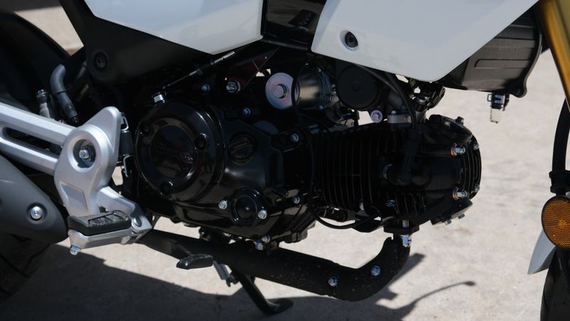 2025 Honda GROM ABS PEARL WHITEImage 2