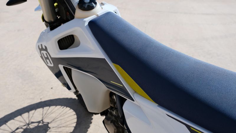 USED 2021 HUSQVARNA FE 501S Image 9