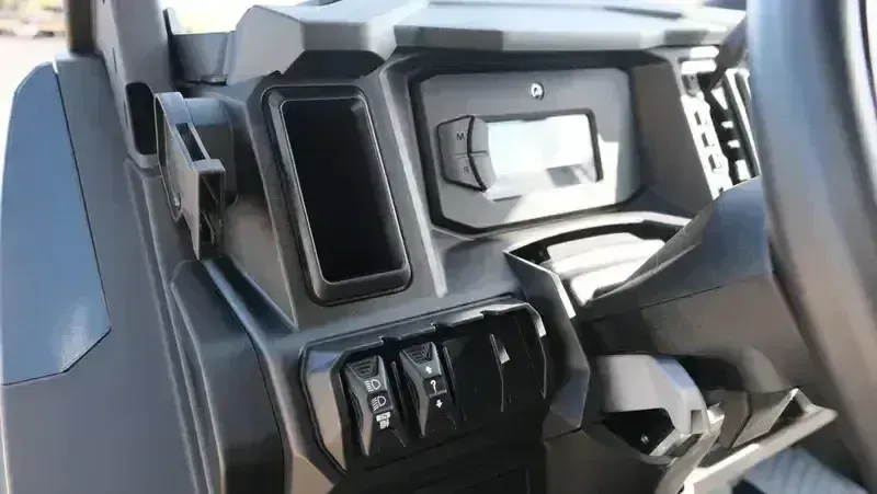 NEW 2026 CAN-AM DEFENDER MAX XT HD11 WITH 1025 INCH TOUCHSCREEN Image 18