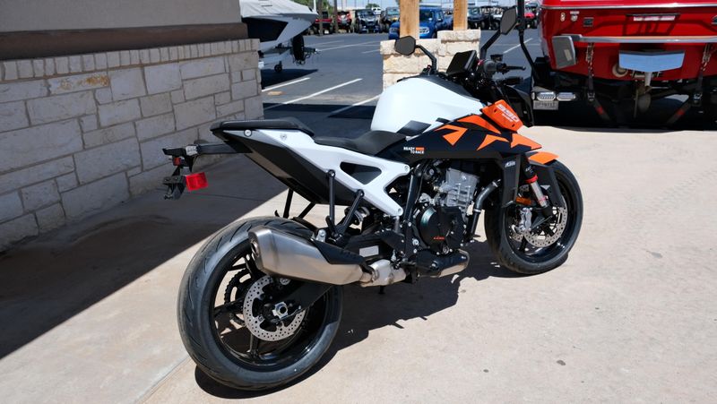 NEW 2027 KTM 990 DUKE Image 3