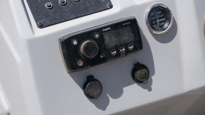 USED 2021 CREST CLASSIC FISH 220 Image 15